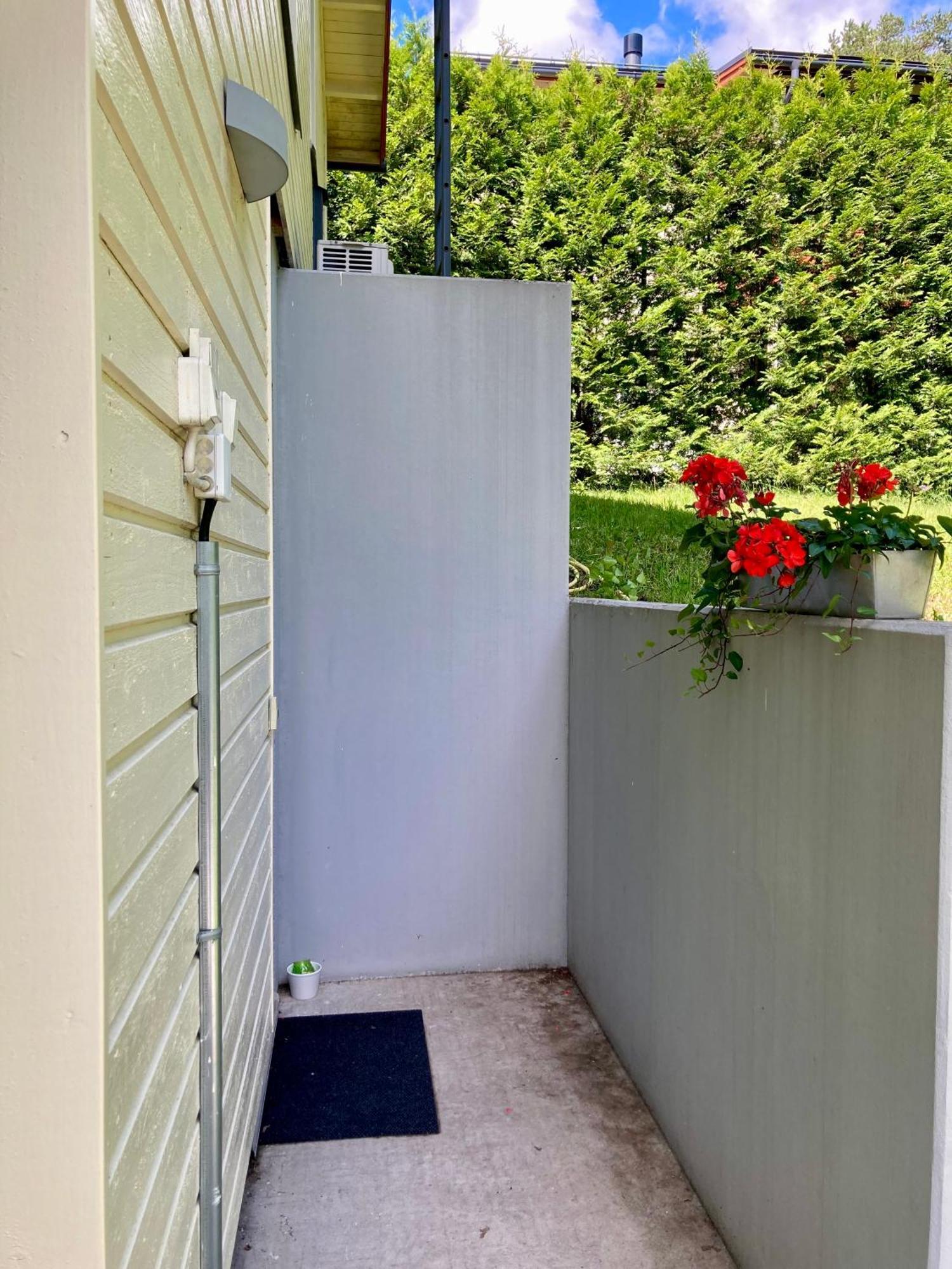 Huoneisto Cozy With Outside Jacuzzi, Sauna And Breakfast Espoo